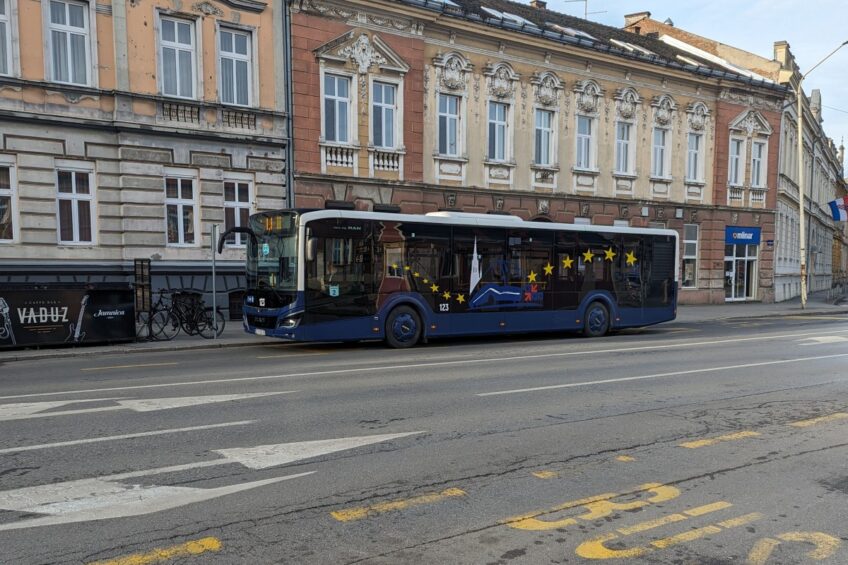 Brže, lakše i besplatno do groblja – Grad Osijek organizirao poseban javni prijevoz za Svi svete