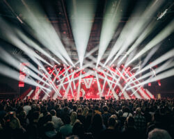 [FOTO] Emocija, zajedništvo i rock’n’roll: Parni Valjak oduševio u Gradski vrt
