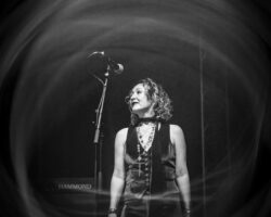 [FOTO] Emocija, zajedništvo i rock’n’roll: Parni Valjak oduševio u Gradski vrt