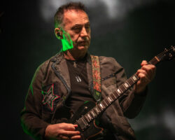 [FOTO] Emocija, zajedništvo i rock’n’roll: Parni Valjak oduševio u Gradski vrt