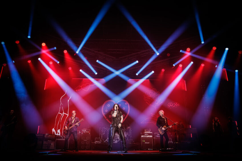 [FOTO] Emocija, zajedništvo i rock’n’roll: Parni Valjak oduševio u Gradski vrt